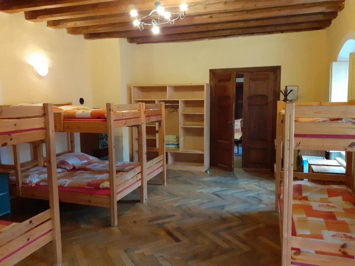 Hostel Skautsky Dom Банська Штявниця Екстер'єр фото
