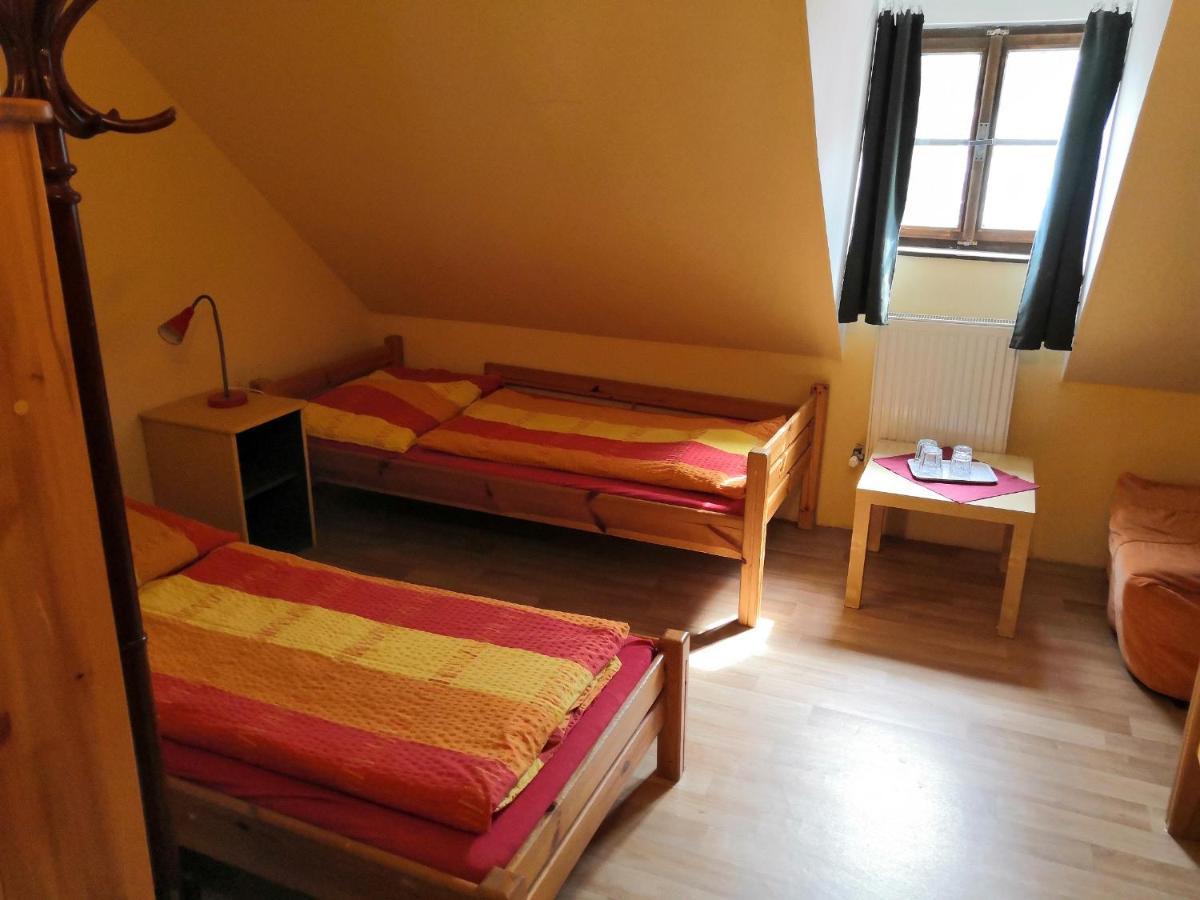 Hostel Skautsky Dom Банська Штявниця Екстер'єр фото