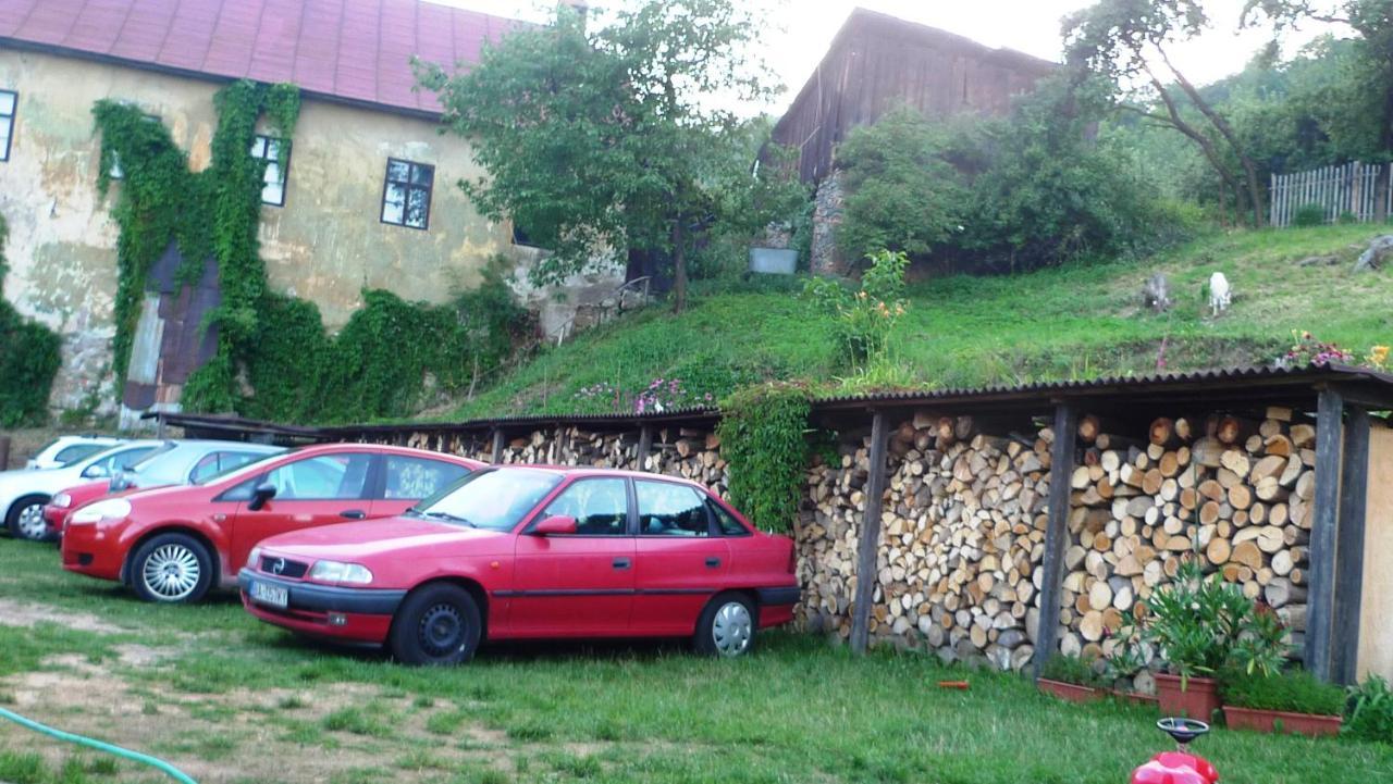 Hostel Skautsky Dom Банська Штявниця Екстер'єр фото