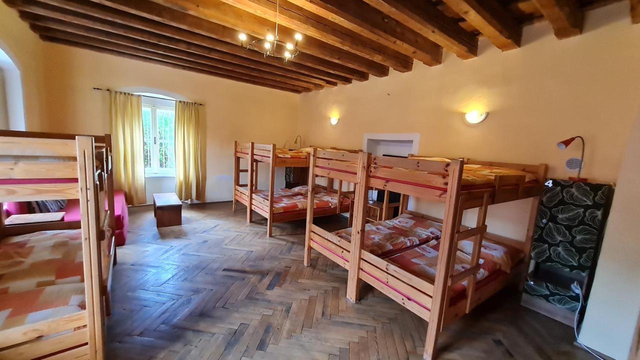 Hostel Skautsky Dom Банська Штявниця Екстер'єр фото