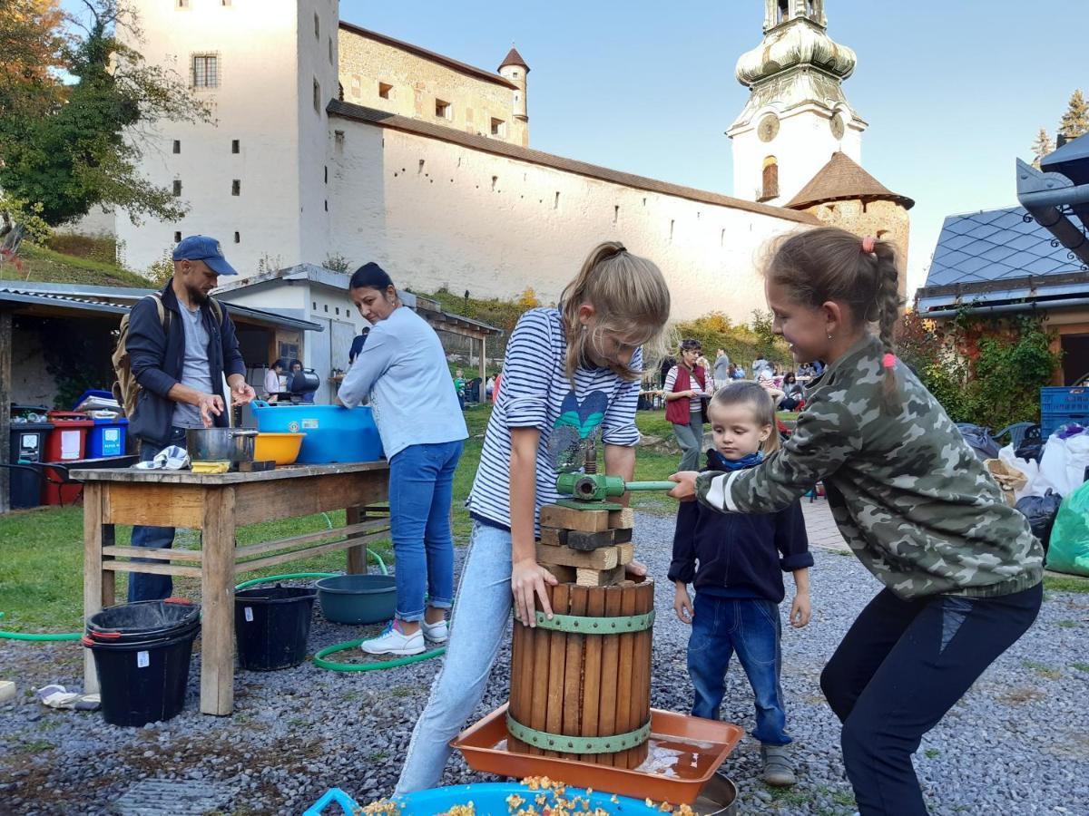 Hostel Skautsky Dom Банська Штявниця Екстер'єр фото