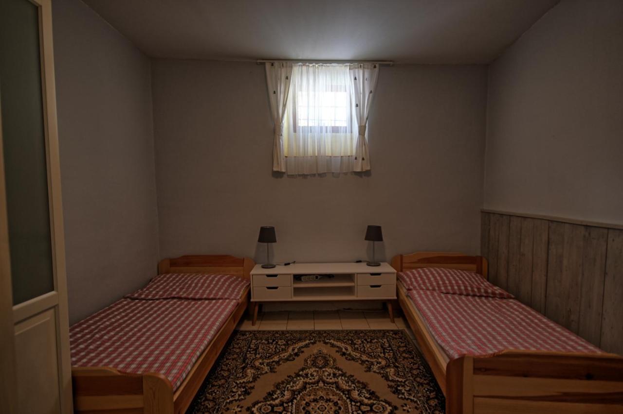 Hostel Skautsky Dom Банська Штявниця Екстер'єр фото